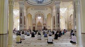 كيف يتعامل الخطيب المبتدئ مع الخوف والارتباك 